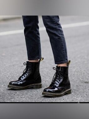 Classic Dr.Martens 1460 W 8-Eye Boots Black Patent Leather Size US6 EU37